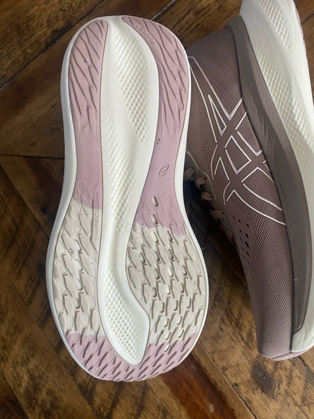 NWOT Asics Women’s Running Sneakers in Mauve and White - Picture 3 of 7